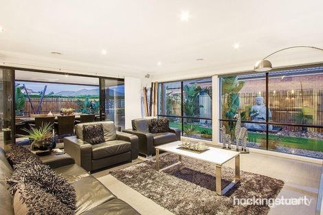 Property photo of 21 Ranmore Grove Caroline Springs VIC 3023