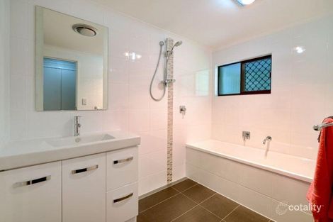 Property photo of 16 Halbury Court Helensvale QLD 4212