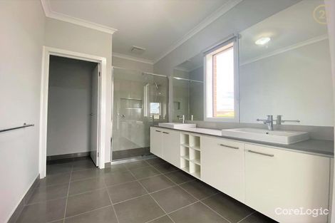 Property photo of 10 Saldi Street Clyde North VIC 3978