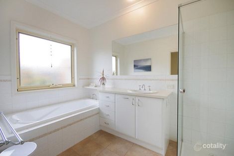 Property photo of 4 Carstairs Close Grovedale VIC 3216