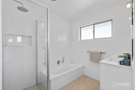 Property photo of 61 Edwards Street Flinders View QLD 4305