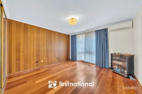 Property photo of 4 Tench Rise Endeavour Hills VIC 3802