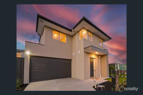 27 Fathom Way, Clyde North, VIC 3978