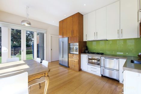 Property photo of 10 Fairbairn Road Toorak VIC 3142