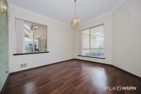 Property photo of 9 Essex Court Quinns Rocks WA 6030