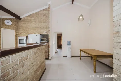 Property photo of 9 Essex Court Quinns Rocks WA 6030
