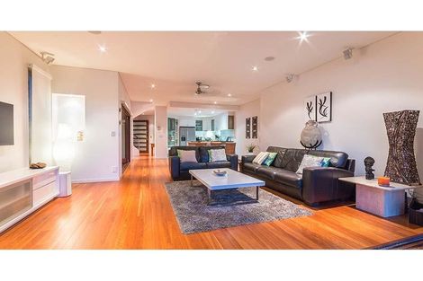 Property photo of 2/199 Stanhill Drive Surfers Paradise QLD 4217