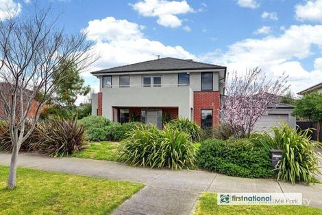 25 Hawkstowe Pde, South Morang, VIC 3752