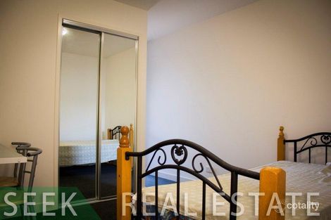 Property photo of 4 Greenham Place Kensington VIC 3031