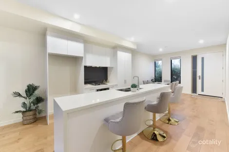 Property photo of 6 Grasslands Loop Keysborough VIC 3173