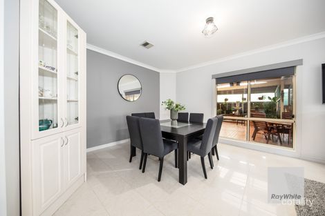 Property photo of 2 The Causeway Taylors Hill VIC 3037