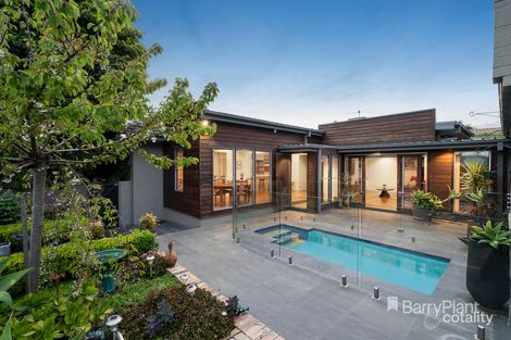 Property photo of 2 Flora Grove Ivanhoe East VIC 3079