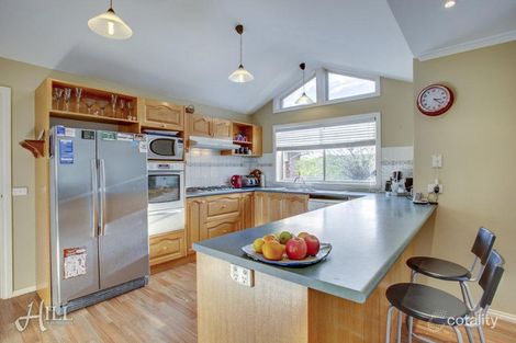 Property photo of 14 Deakin Court Berwick VIC 3806