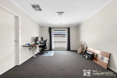 Property photo of 43 Mickleham Drive Cranbourne North VIC 3977