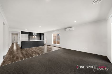 Property photo of 37 Stettler Boulevard Mickleham VIC 3064