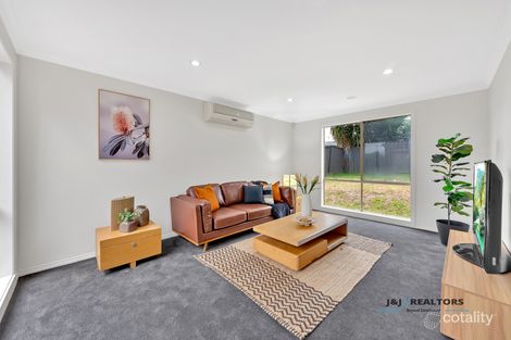 Property photo of 11 Caspian Chase Pakenham VIC 3810