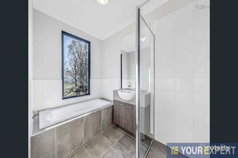 Property photo of 10 Plenty Way Cranbourne North VIC 3977