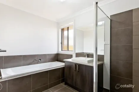 Property photo of 10 Gyrfalcon Way Doreen VIC 3754