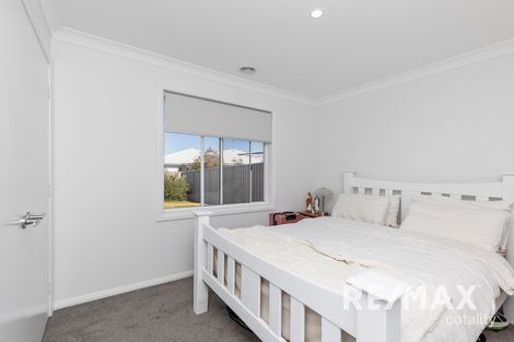 Property photo of 92 Valencia Drive Gobbagombalin NSW 2650