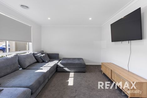 Property photo of 92 Valencia Drive Gobbagombalin NSW 2650