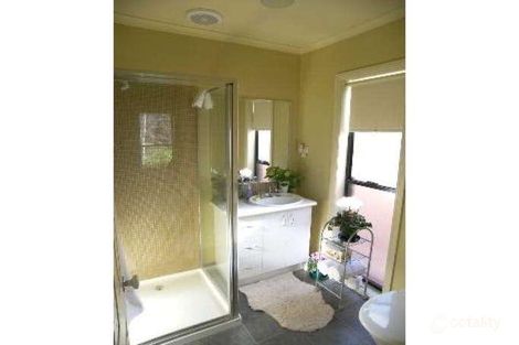 Property photo of 10 Devon Close Strathdale VIC 3550