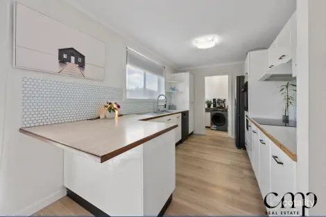 Property photo of 1 Kelso Place St Andrews NSW 2566