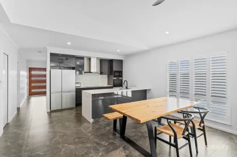 Property photo of 24 Mungana Circuit Smithfield QLD 4878