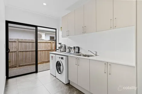 Property photo of 24 Mungana Circuit Smithfield QLD 4878