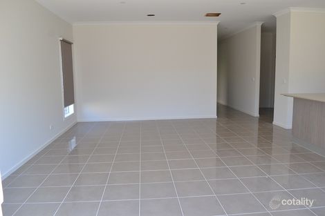 Property photo of 31 Villella Drive Pakenham VIC 3810