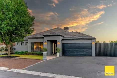 Property photo of 14 Ambrosia Rise Epsom VIC 3551
