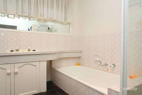 Property photo of 52 Angelique Grove Albanvale VIC 3021