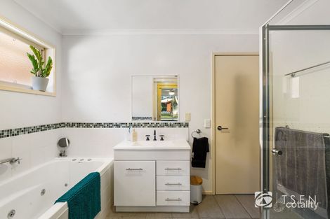 Property photo of 3 Lyn Maree Court Golden Square VIC 3555