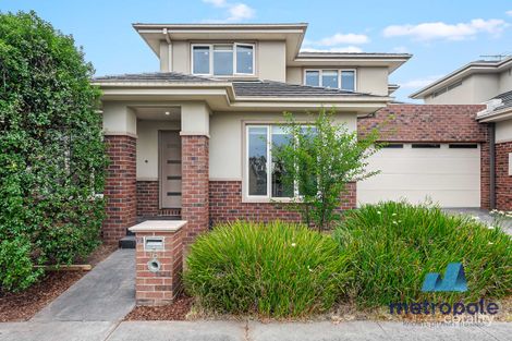 Property photo of 2/16 Pinewood Drive Mount Waverley VIC 3149