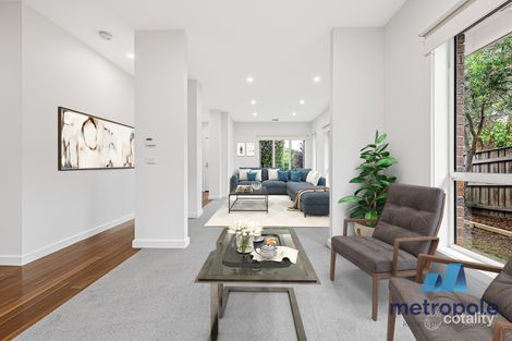 Property photo of 2/16 Pinewood Drive Mount Waverley VIC 3149