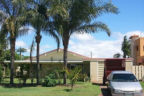 Property photo of 18 Dobell Avenue Paradise Point QLD 4216