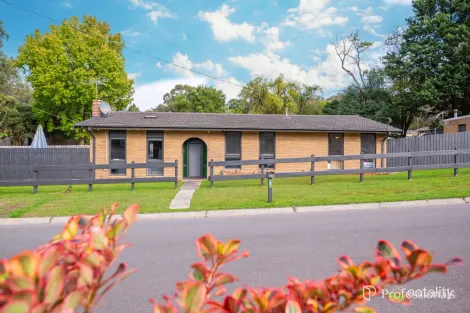 1 Greenwood Dr, Launching Place, VIC 3139