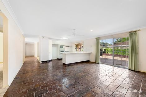 Property photo of 4 Lauren Close Green Point NSW 2251