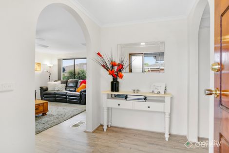 Property photo of 2 Rosaleen Court Narre Warren VIC 3805