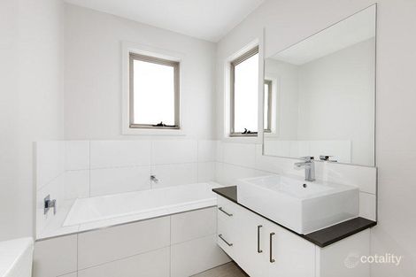 Property photo of 1/9 Menarra Street Strathmore VIC 3041