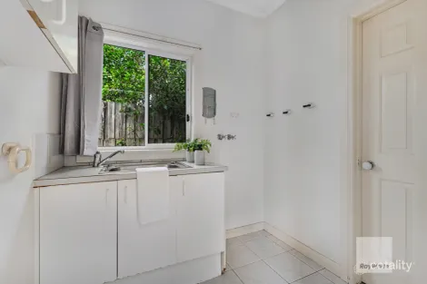 Property photo of 2 Eileen Street Hadfield VIC 3046