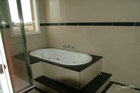 Property photo of 11 Chestnut Way Sunbury VIC 3429