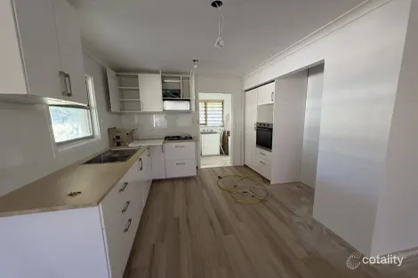 13 PAUL WAY, ORELIA, WA 6167