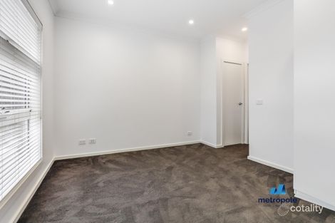 Property photo of 2/18 Bossington Street Oakleigh South VIC 3167