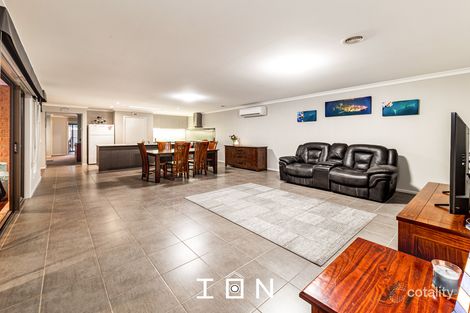 Property photo of 21 Wild Scotchman Way Cranbourne East VIC 3977