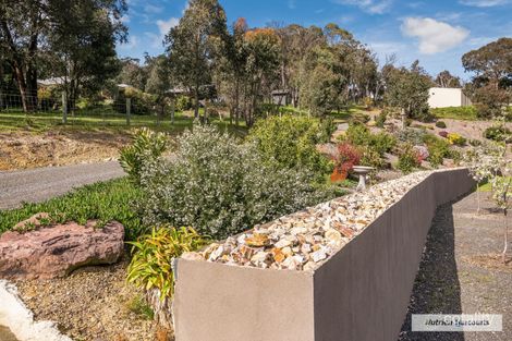 6 Chesterfield Dr, Wandong, VIC 3758