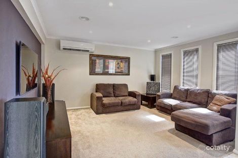 Property photo of 2 Nile Crescent Cranbourne VIC 3977