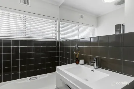 Property photo of 9/42 Frederick Street Point Frederick NSW 2250