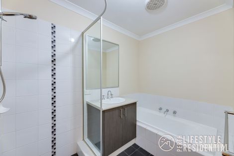 Property photo of 31 Glasshouse Drive Banksia Grove WA 6031