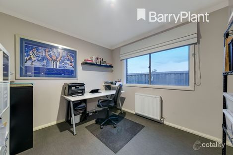 Property photo of 18 Markbeech Crescent Officer VIC 3809