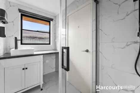 Property photo of 27 Hallam Road Hampton Park VIC 3976